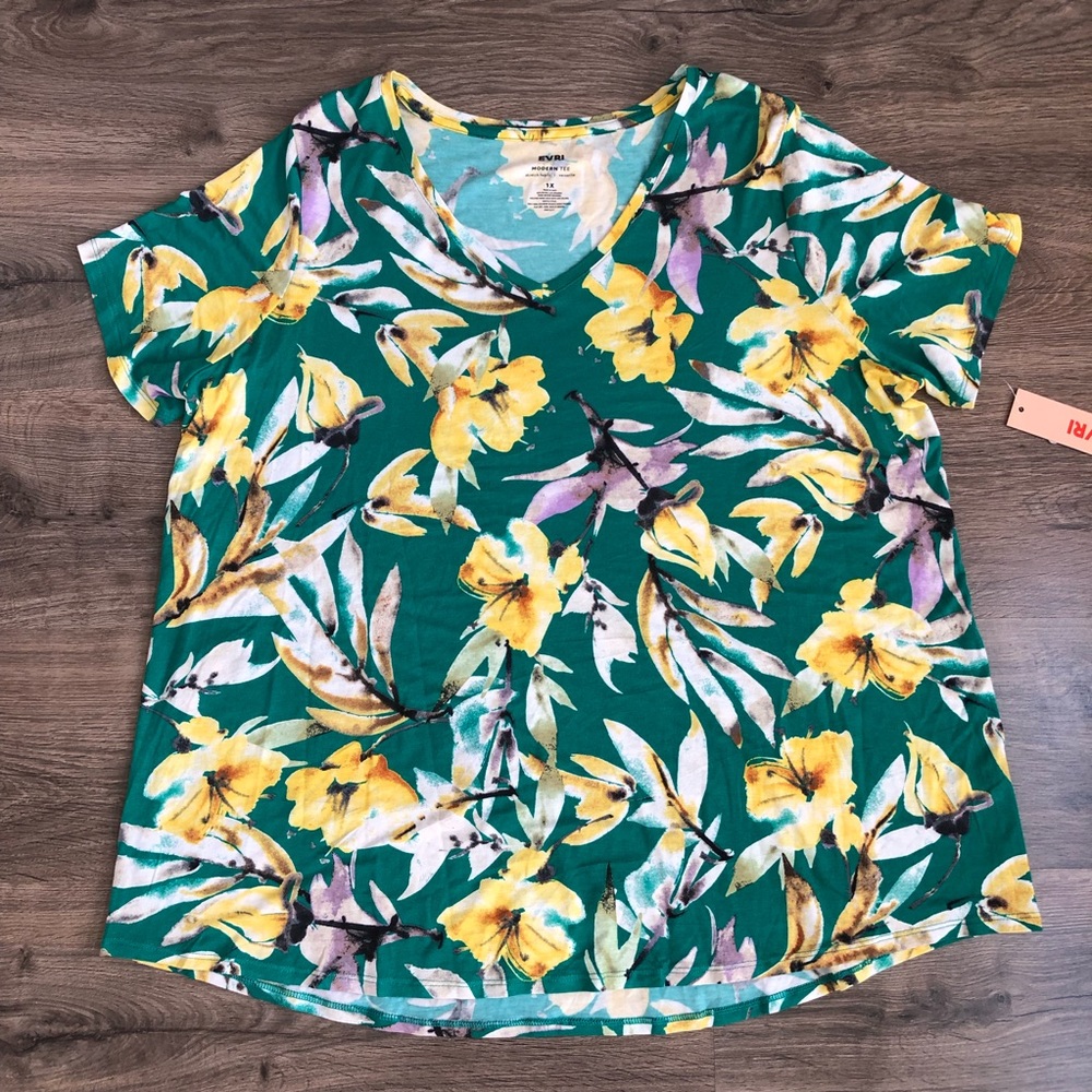 NEW Women’s floral V-Neck T-shirt